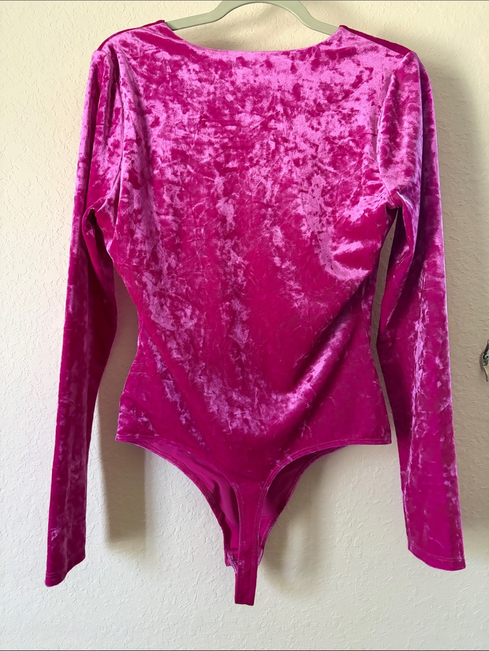 Good American Velvet Long-Sleeve V-Neck Bodysuit - Magenta - Picture 2 of 5